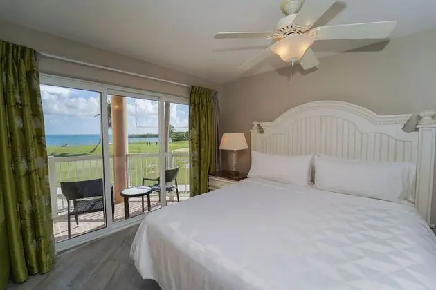 Studio One Queen Bed - Island View