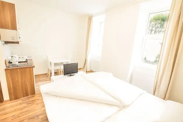 Business Apart Daire, 1 Yatak Odası, Avlu (incl. end cleaning fee)