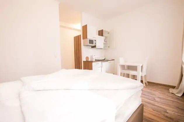Business Apart Daire, 1 Yatak Odası, Avlu (incl. end cleaning fee)
