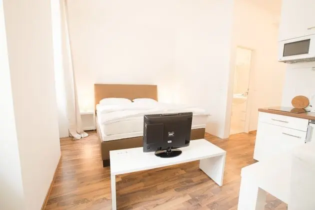 Business Apart Daire, 1 Yatak Odası, Avlu (incl. end cleaning fee)