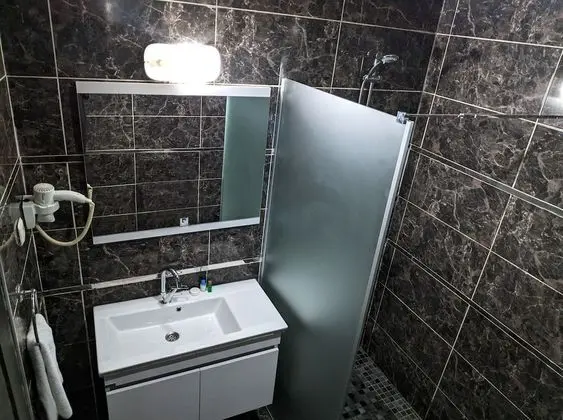 Büyük Yataklı Tek Kişilik Oda