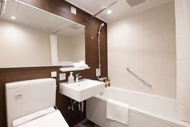 İki Ayrı Yataklı Oda, Sigara İçilmez