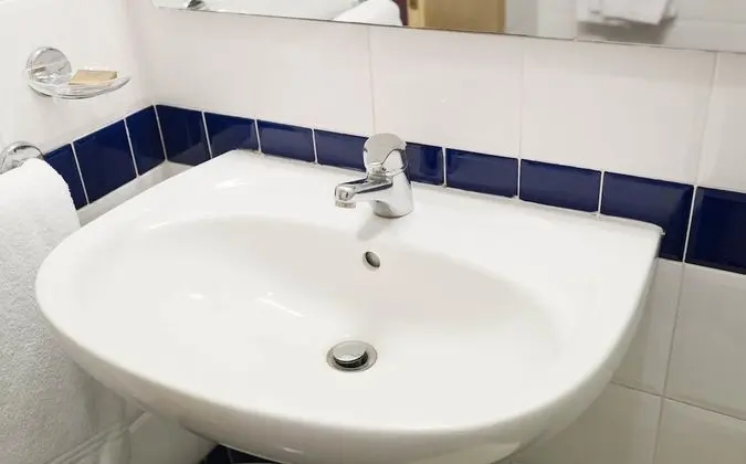 Üç Kişilik Oda
