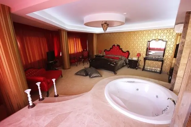Jetted tub