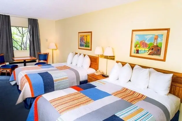 Standard Oda, 2 Büyük (Queen) Boy Yatak (Includes Indoor Waterpark Passes)
