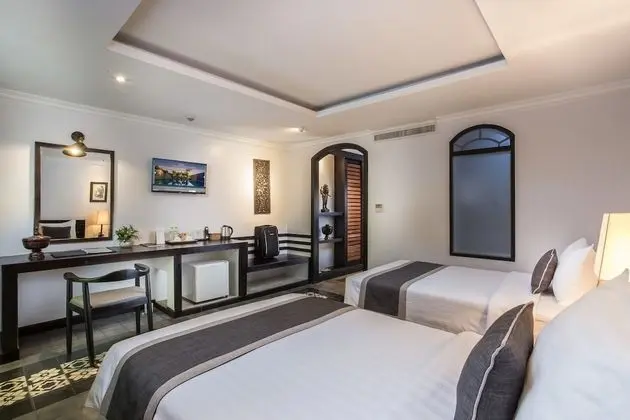 Deluxe Tek Büyük veya İki Ayrı Yataklı Oda, Balkon, Bahçe Manzaralı