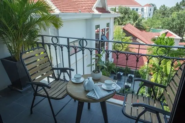 Deluxe Tek Büyük veya İki Ayrı Yataklı Oda, Balkon, Bahçe Manzaralı