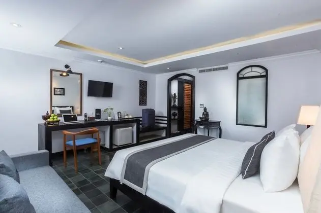Deluxe Tek Büyük veya İki Ayrı Yataklı Oda, Balkon, Bahçe Manzaralı