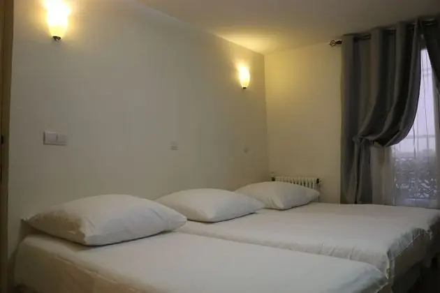 Üç Kişilik Oda