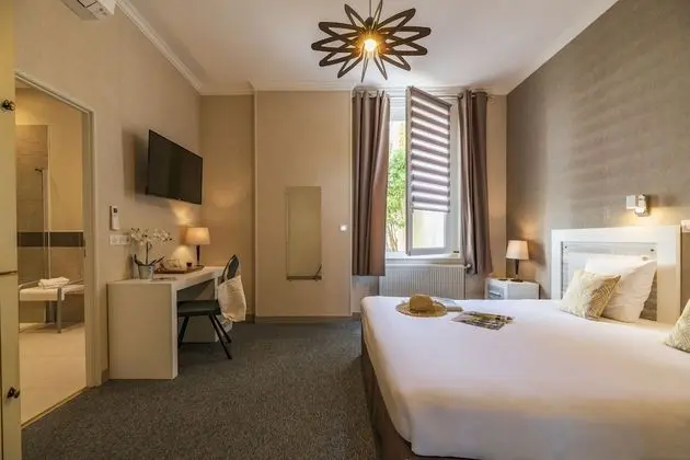 Standard Tek Büyük veya İki Ayrı Yataklı Oda, Şehir Manzaralı