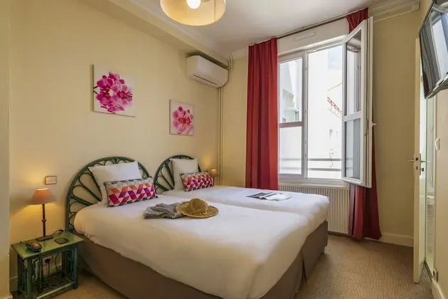 Standard Tek Büyük veya İki Ayrı Yataklı Oda, Şehir Manzaralı