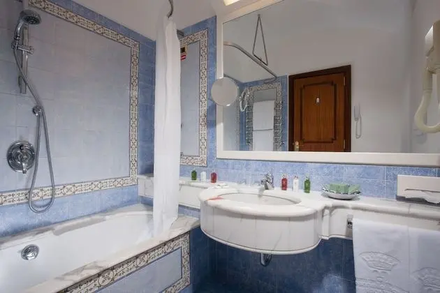 Classic Tek Büyük veya İki Ayrı Yataklı Oda, Balkon