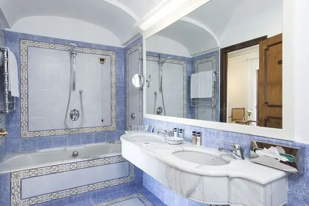 Comfort Tek Büyük veya İki Ayrı Yataklı Oda, Teras, Kısmi Deniz Manzaralı