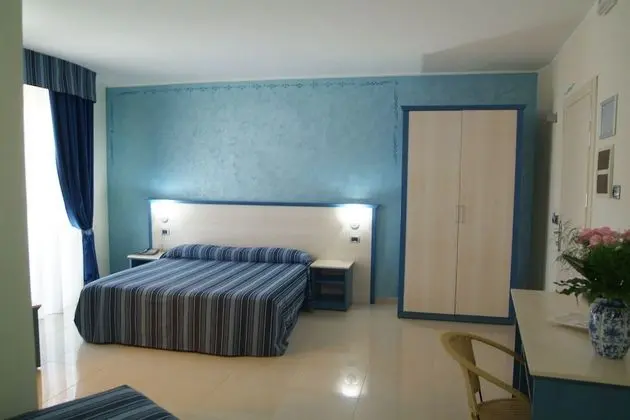 Büyük Yataklı Tek Kişilik Oda