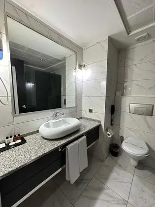 Triple, Şehir veya Dağ Manzaralı, Klimalı