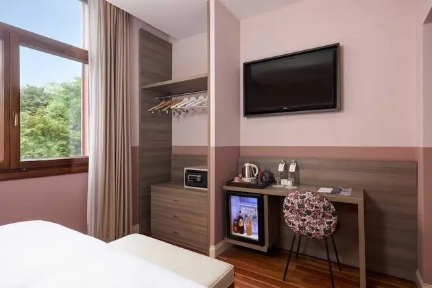 Standard Oda, 1 En Büyük (King) Boy Yatak, Avlu Manzaralı