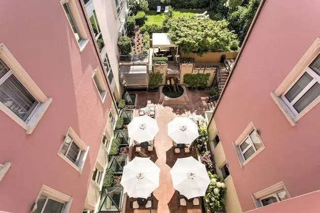 Standard Oda, 1 En Büyük (King) Boy Yatak, Avlu Manzaralı