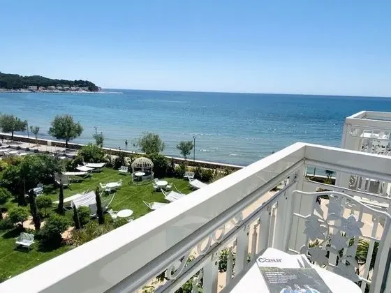 Deluxe Oda, 1 En Büyük (King) Boy Yatak, Kısmi Deniz Manzaralı