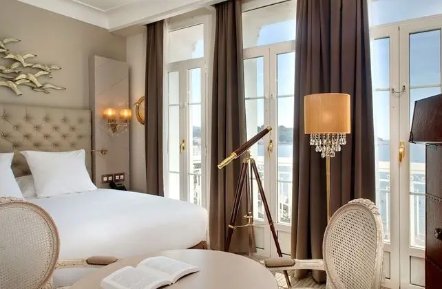 Süit, 1 En Büyük (King) Boy Yatak, Engellilere Uygun (Riviera)