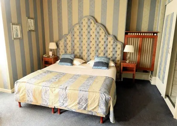 Deluxe Tek Büyük veya İki Ayrı Yataklı Oda, Banyolu/Duşlu