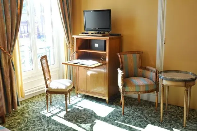 Deluxe Tek Büyük veya İki Ayrı Yataklı Oda, Banyolu/Duşlu