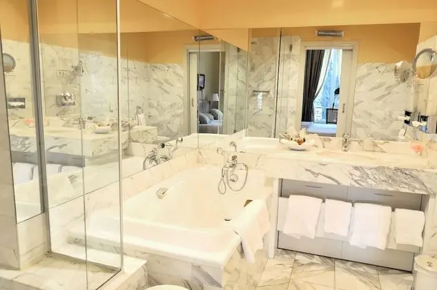 Deluxe Tek Büyük veya İki Ayrı Yataklı Oda, Banyolu/Duşlu