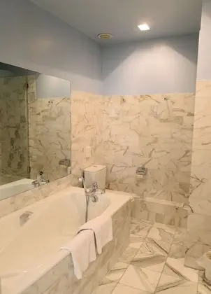 Deluxe Tek Büyük veya İki Ayrı Yataklı Oda, Banyolu/Duşlu