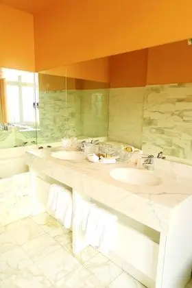 Deluxe Tek Büyük veya İki Ayrı Yataklı Oda, Banyolu/Duşlu