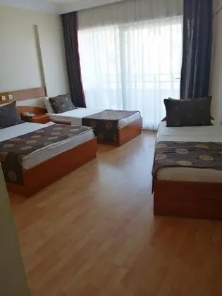 Aile Odası, Havuz Manzaralı, Balkonlu