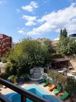 Double and 2 Single, Pool View