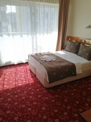Double Room, Street View