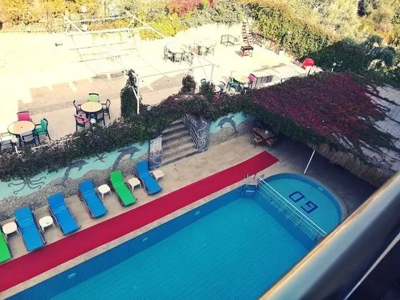 Üç Kişilik Oda, Havuz Manzaralı