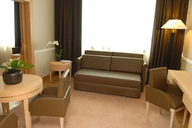 Suite B