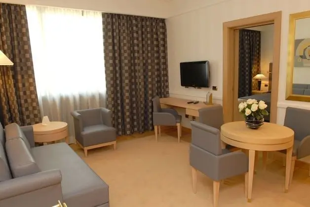 Suite B