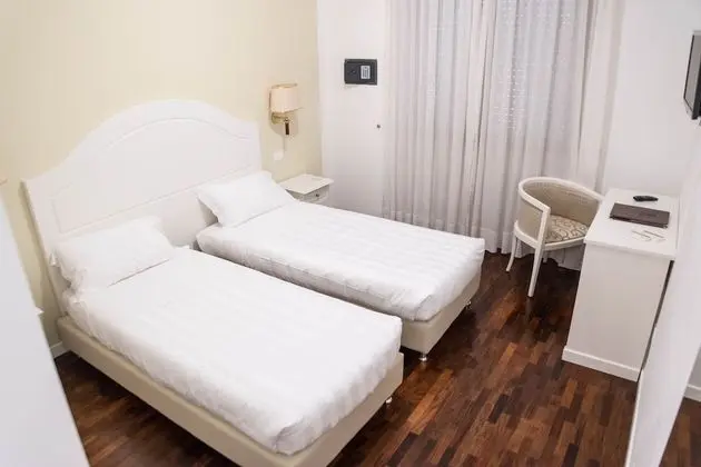 Büyük Yataklı Tek Kişilik Oda