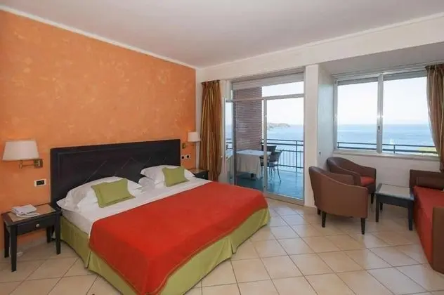 Junior Süit, Deniz Manzaralı (For 3 People)