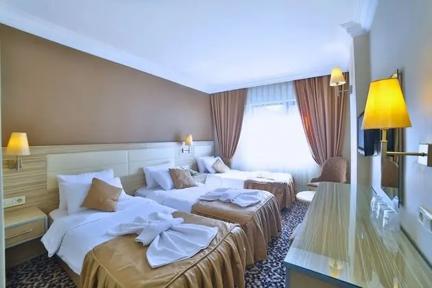 Üç Kişilik Oda