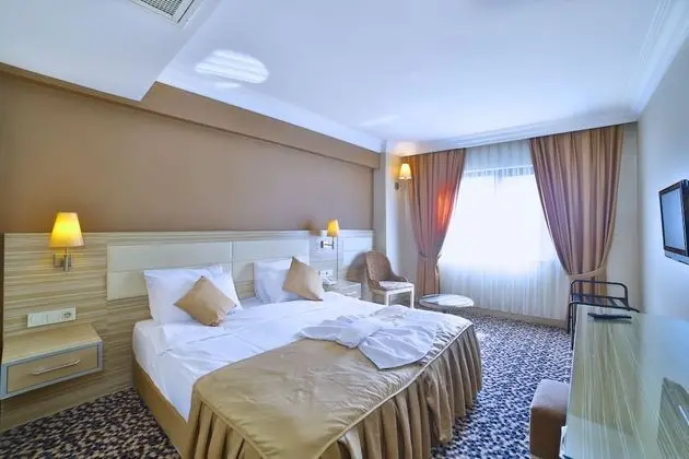 Üç Kişilik Oda
