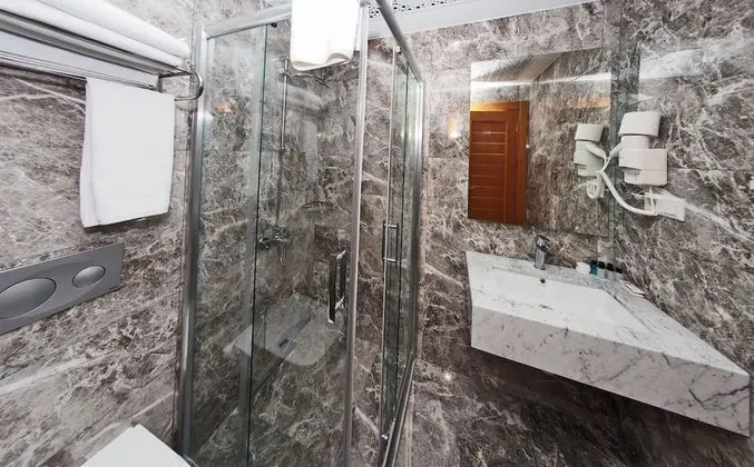 Standard Tek Büyük veya İki Ayrı Yataklı Oda