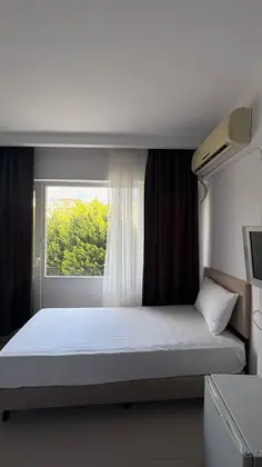 Havuz Manzaralı Standard Oda