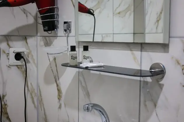 Triple, Şehir Manzaralı