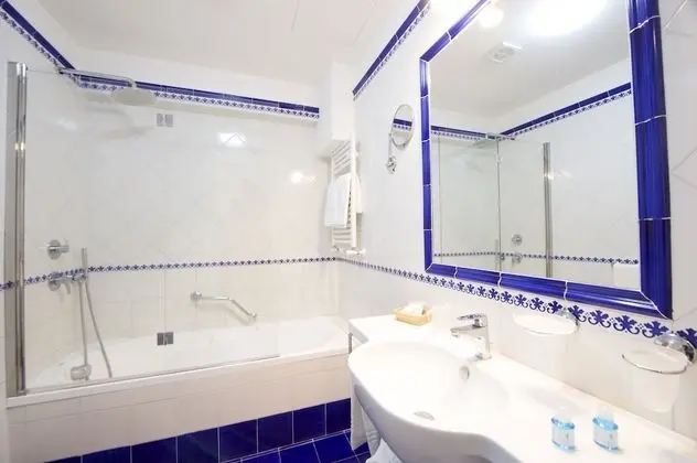 Superior Tek Büyük veya İki Ayrı Yataklı Oda, Balkon, Deniz Manzaralı