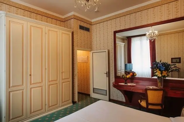 Comfort Tek Büyük veya İki Ayrı Yataklı Oda