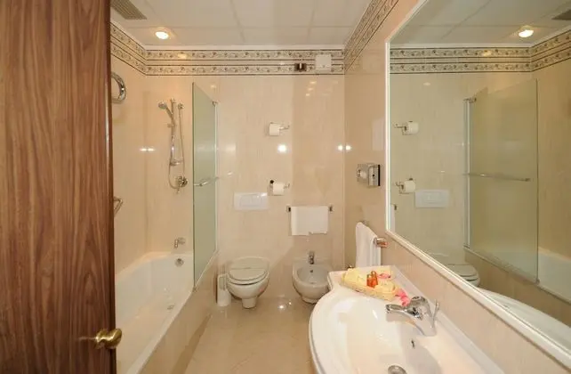 Comfort Tek Büyük veya İki Ayrı Yataklı Oda