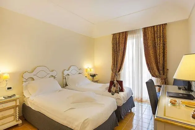Standard Tek Büyük veya İki Ayrı Yataklı Oda, Bahçe Manzaralı