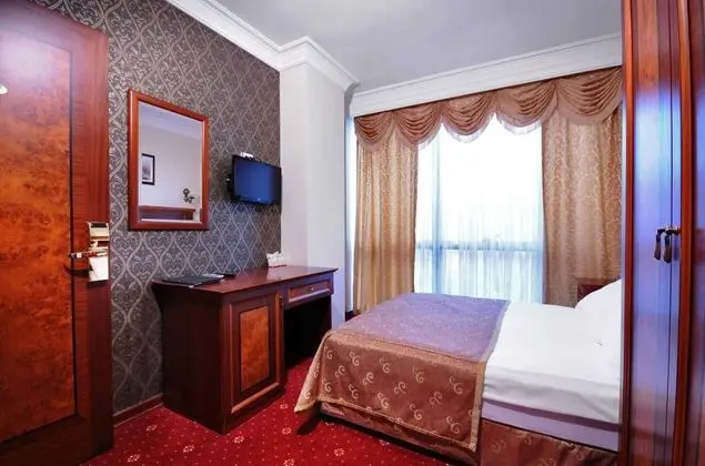 Çift Kişilik, Şehir Manzaralı