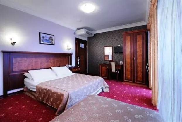 Çift Kişilik, Şehir Manzaralı
