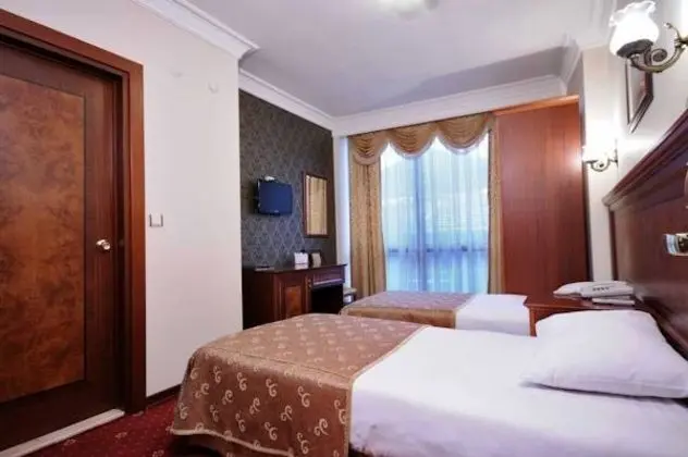 Çift Kişilik, Şehir Manzaralı