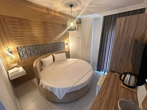 ROYAL DELUXE
