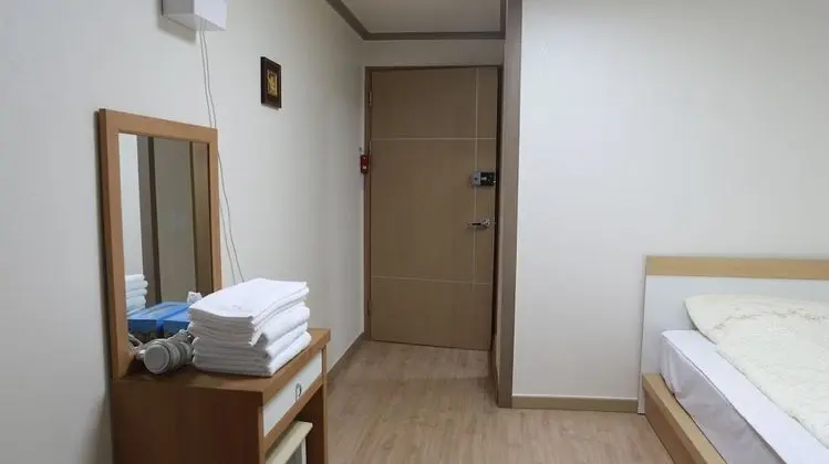 Studio (3 people)